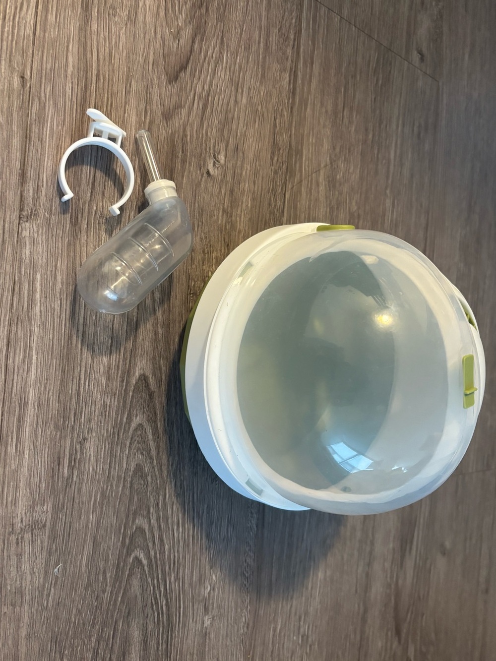 clear plastic “space ship” carrier for small animals with water bottle clip